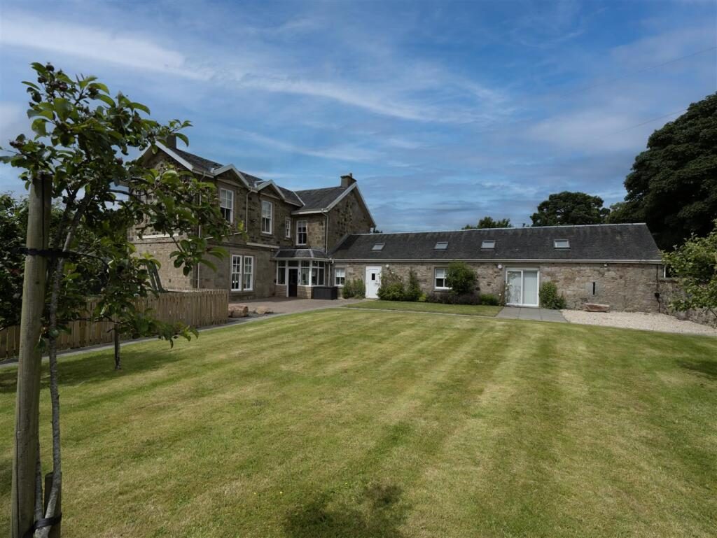 Garngibboch House exterior with lawns
